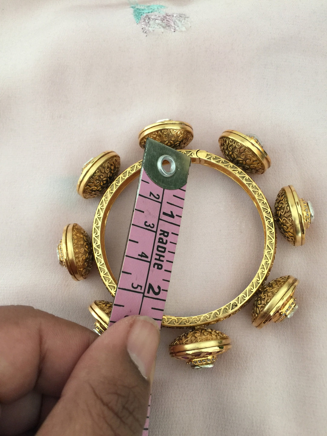 Scintillating Kundan Pacheli Kada