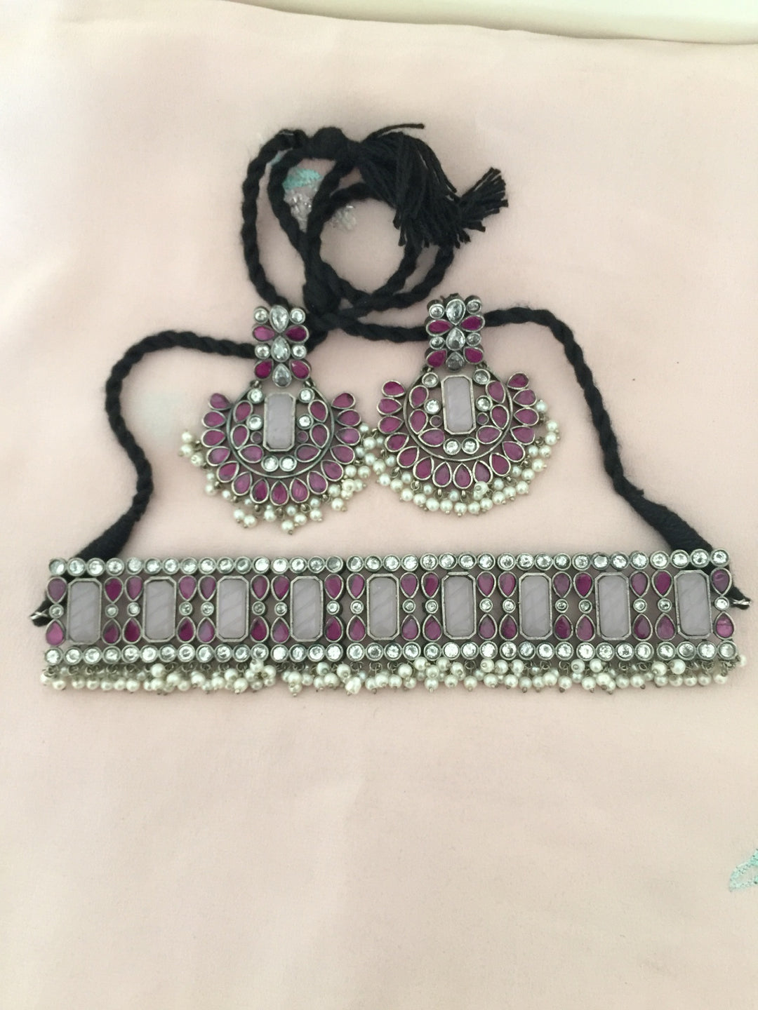 Scintillating Vintage Stones Choker with Statement Chandbaalis