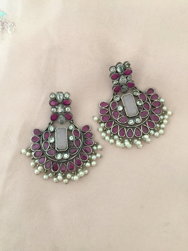 Scintillating Vintage Stones Choker with Statement Chandbaalis