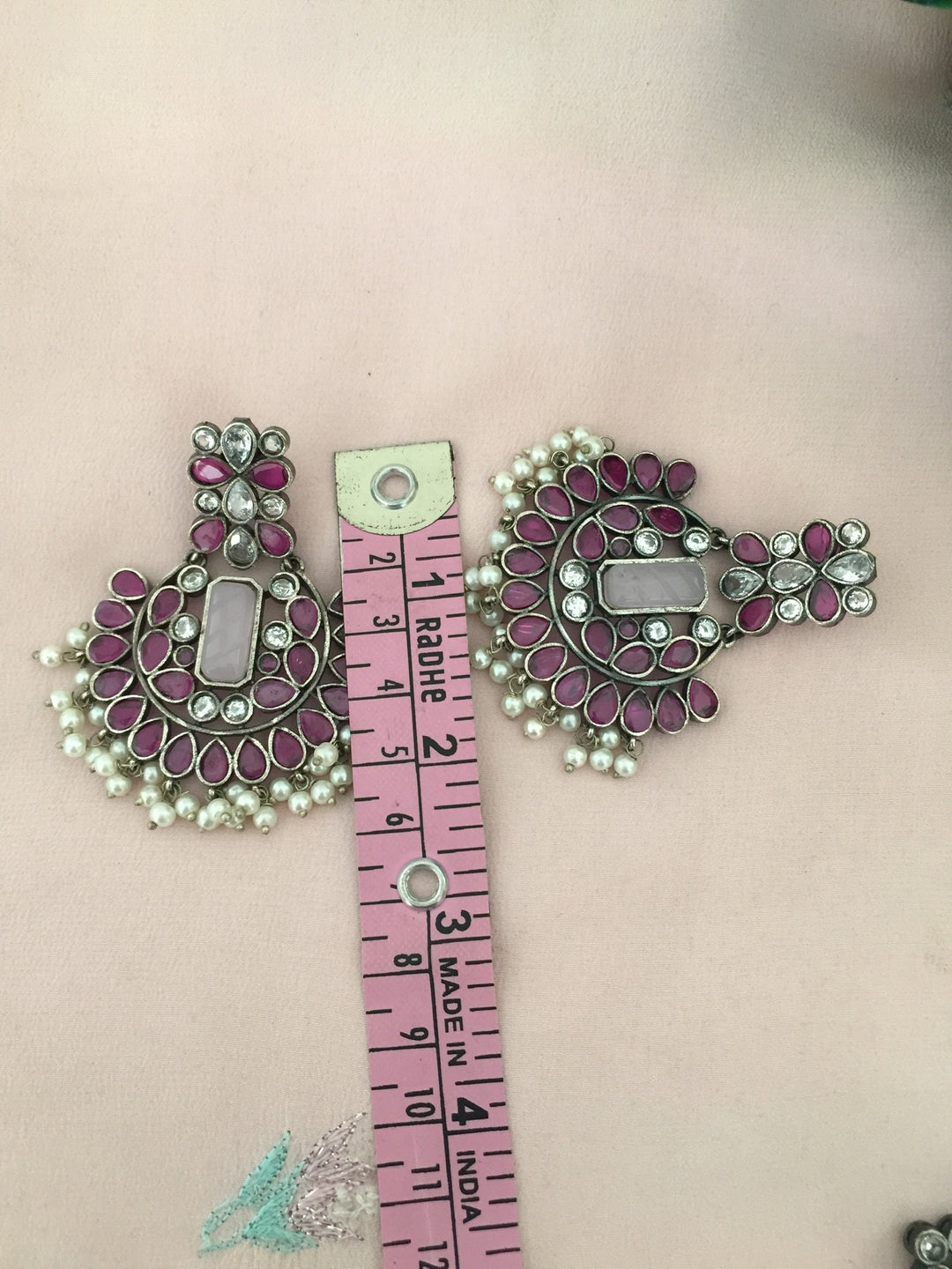 Scintillating Vintage Stones Choker with Statement Chandbaalis