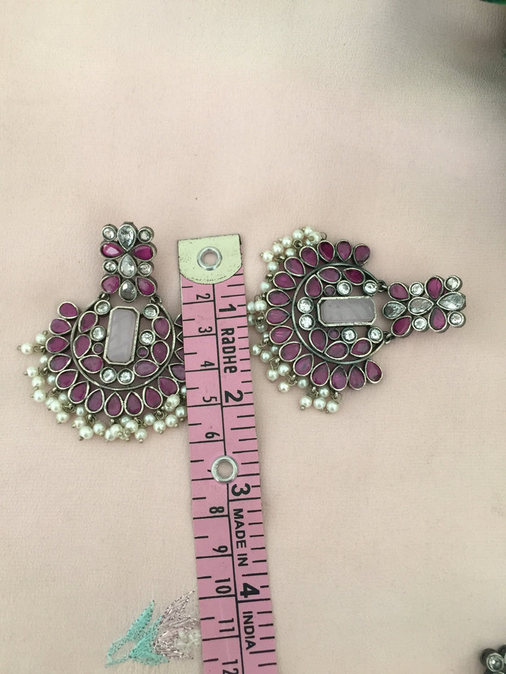 Scintillating Vintage Stones Choker with Statement Chandbaalis