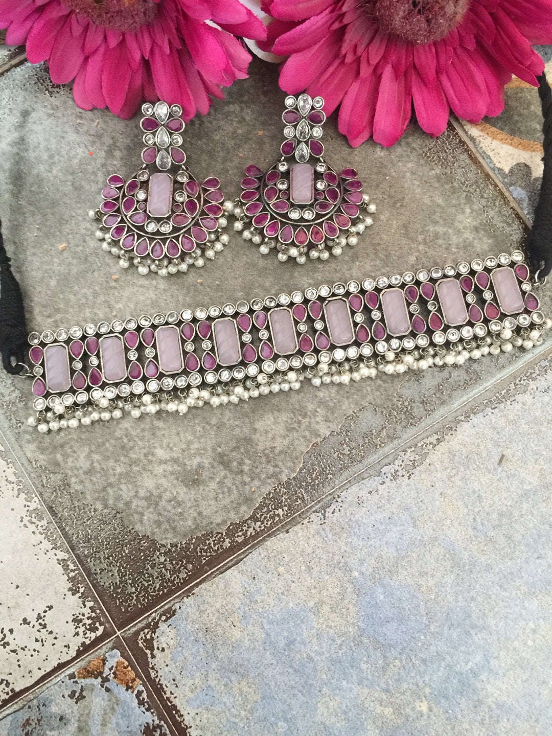 Scintillating Vintage Stones Choker with Statement Chandbaalis