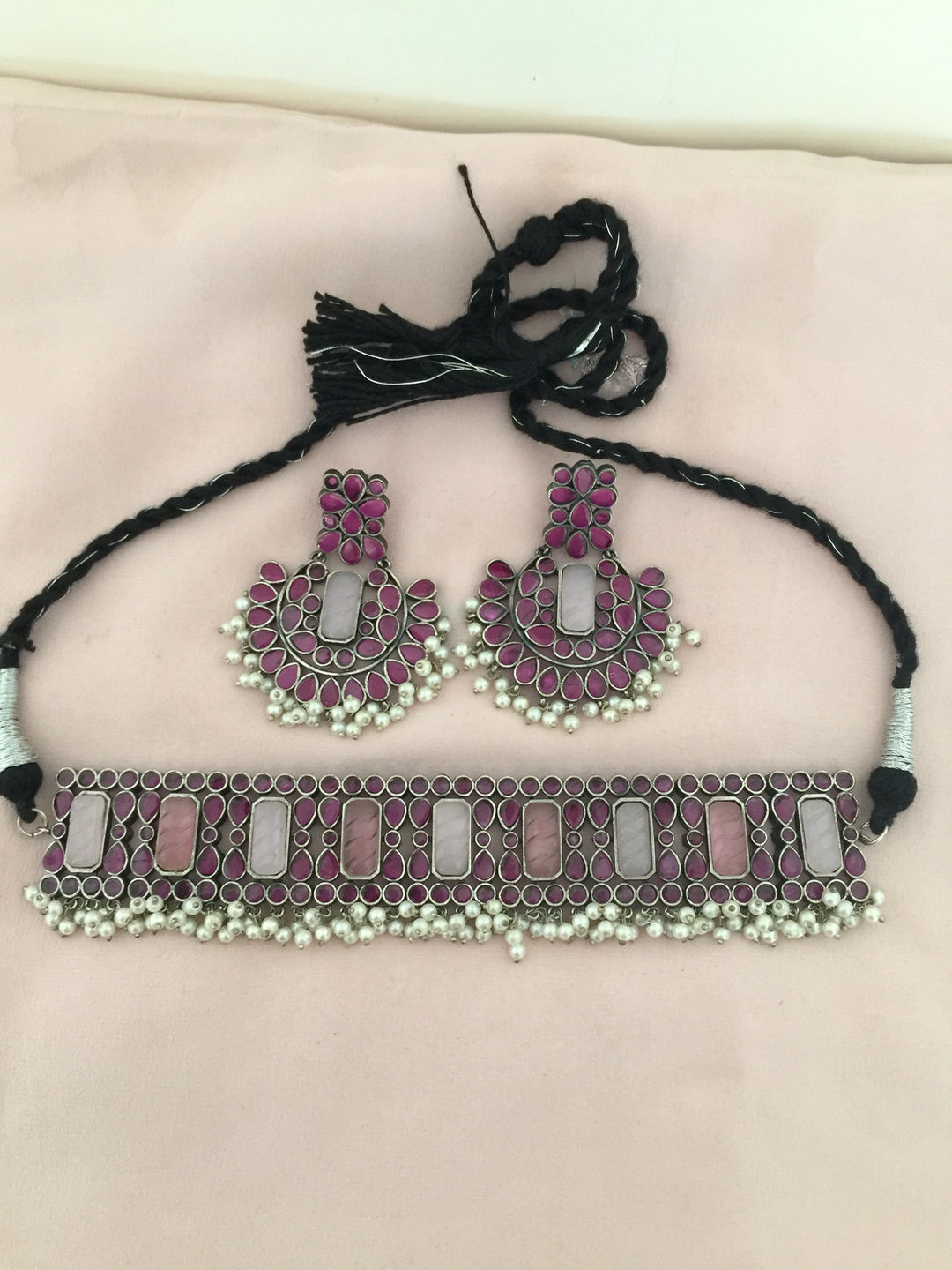 Scintillating Vintage Stones Choker with Statement Chandbaalis