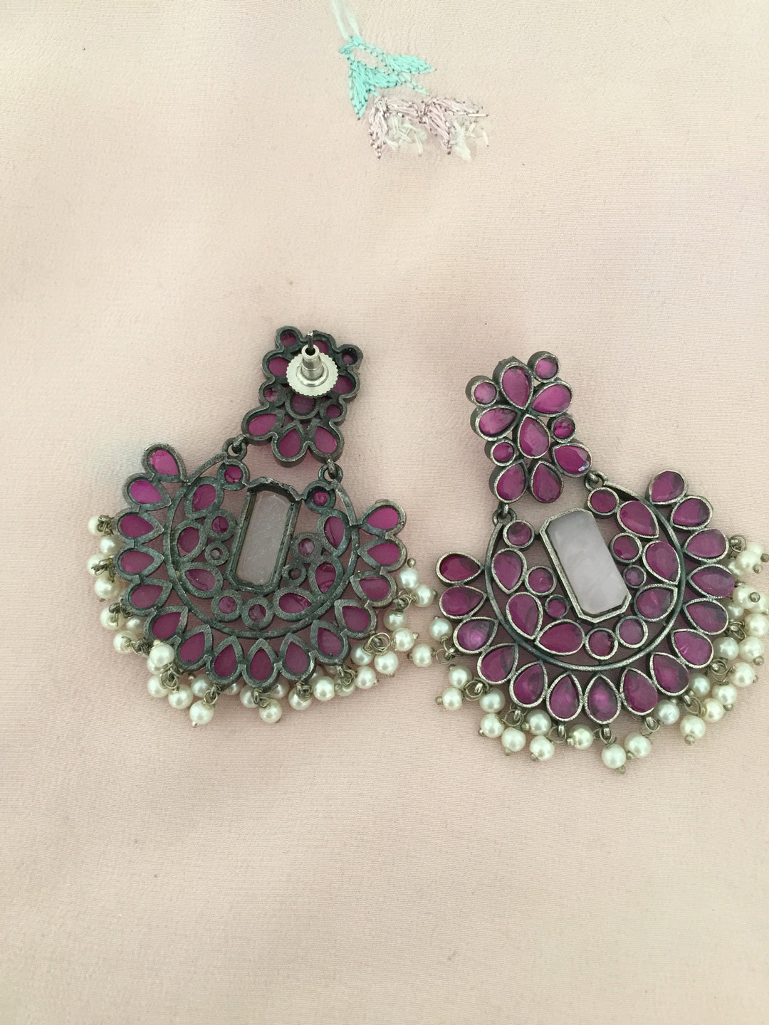 Scintillating Vintage Stones Choker with Statement Chandbaalis