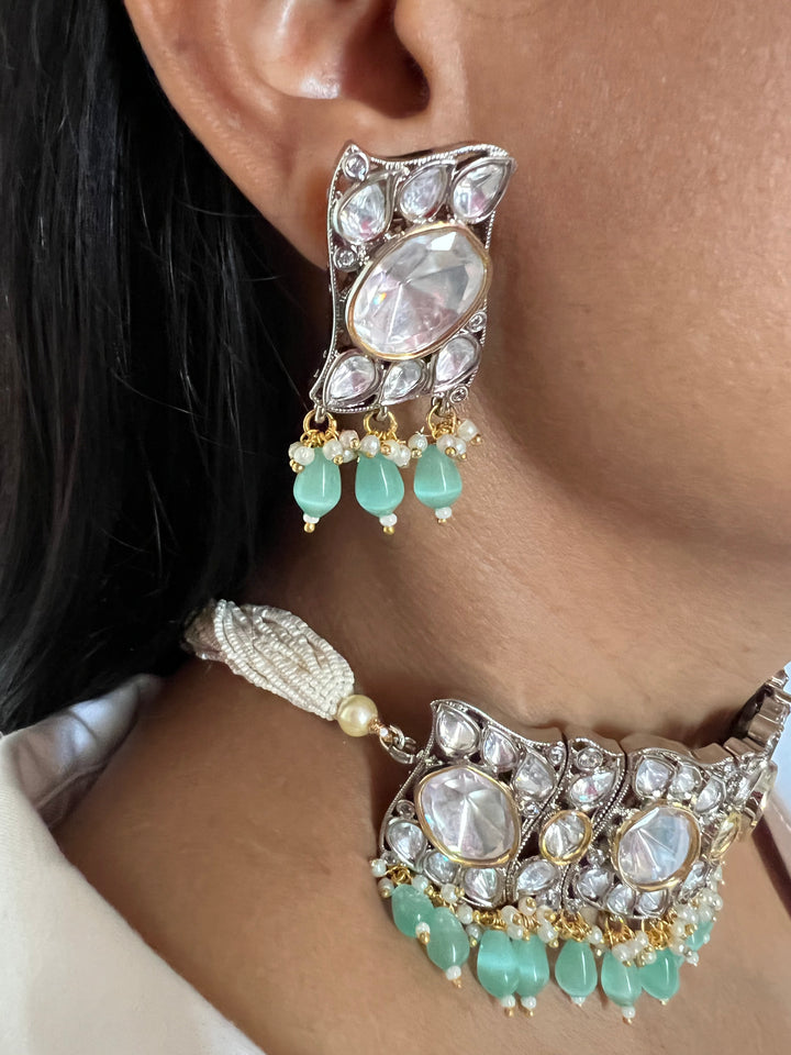 High Quality Kundan Choker with Statement Stud Earrings