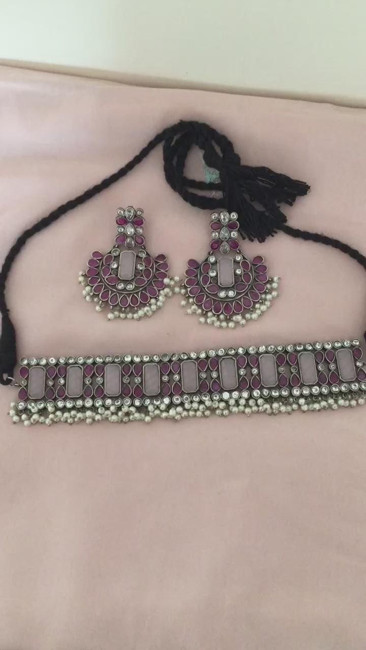 Scintillating Vintage Stones Choker with Statement Chandbaalis