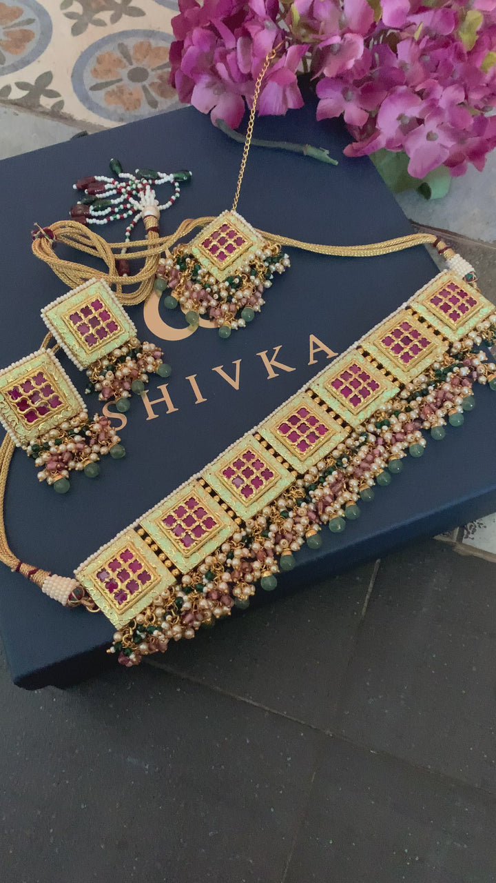 Elegant Kundan Choker Set with Earrings and Maangtikka - A Regal Radiance for Special Occasions
