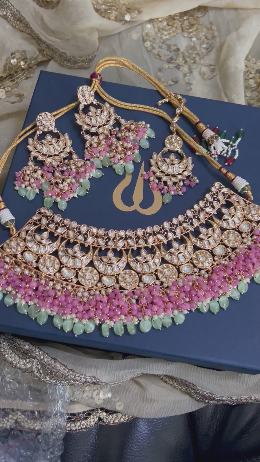 Scintillating Bridal Kundan Choker with Earrings and Maangtikka
