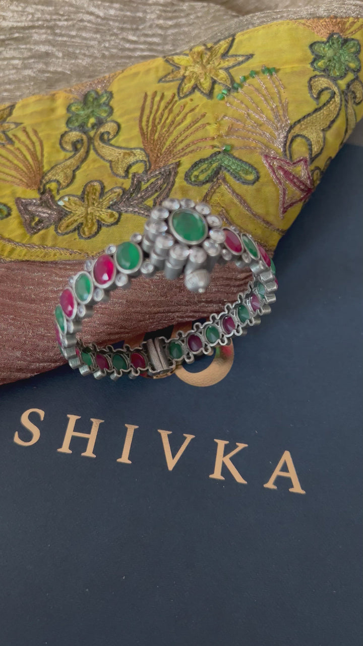 Statement Antique Kada