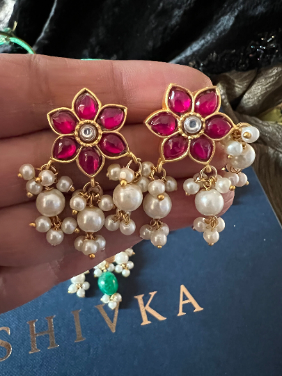 Beautiful Flora Kundan Choker with Pretty Earrings