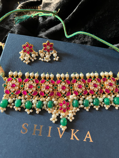 Beautiful Flora Kundan Choker with Pretty Earrings