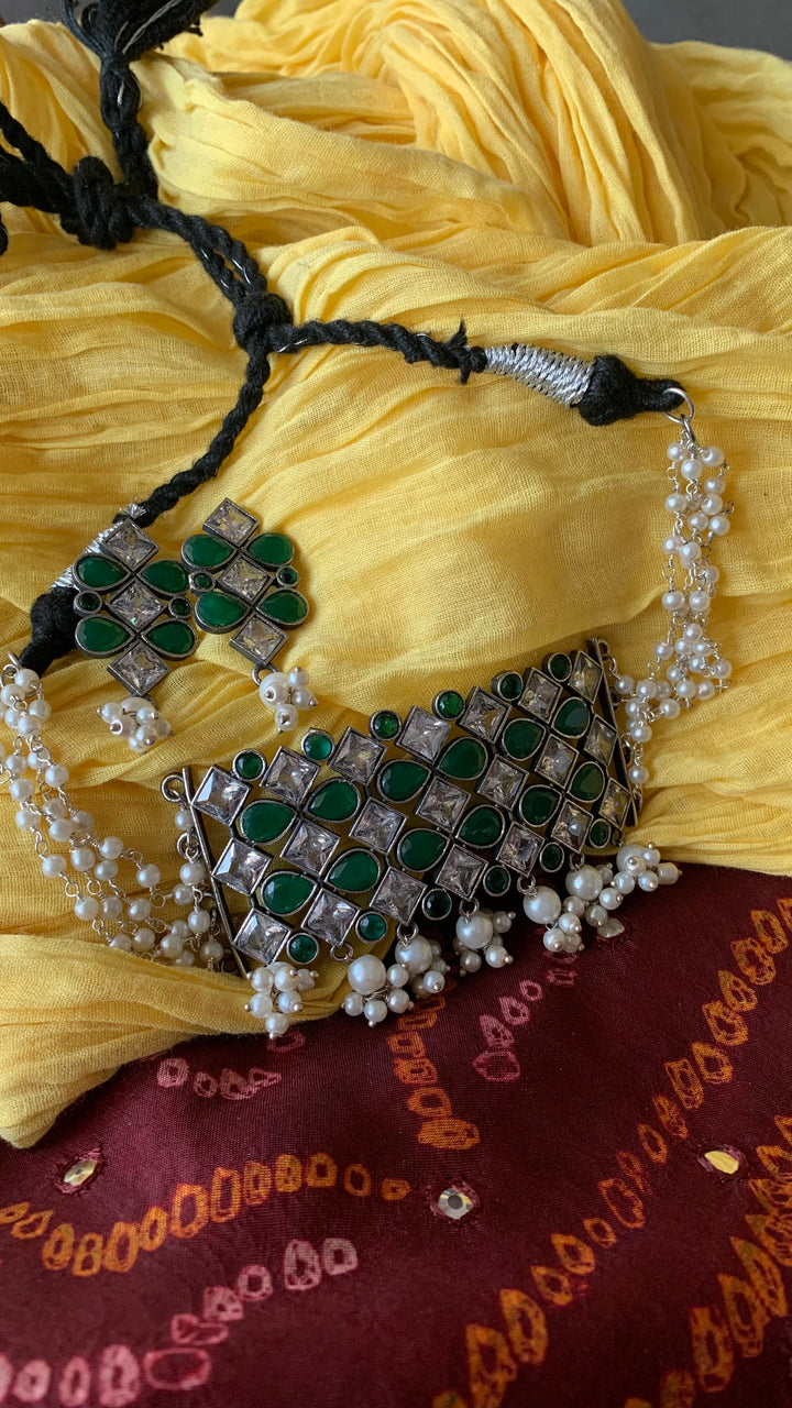 Beautiful Stones and Pearls Choker with Earrings