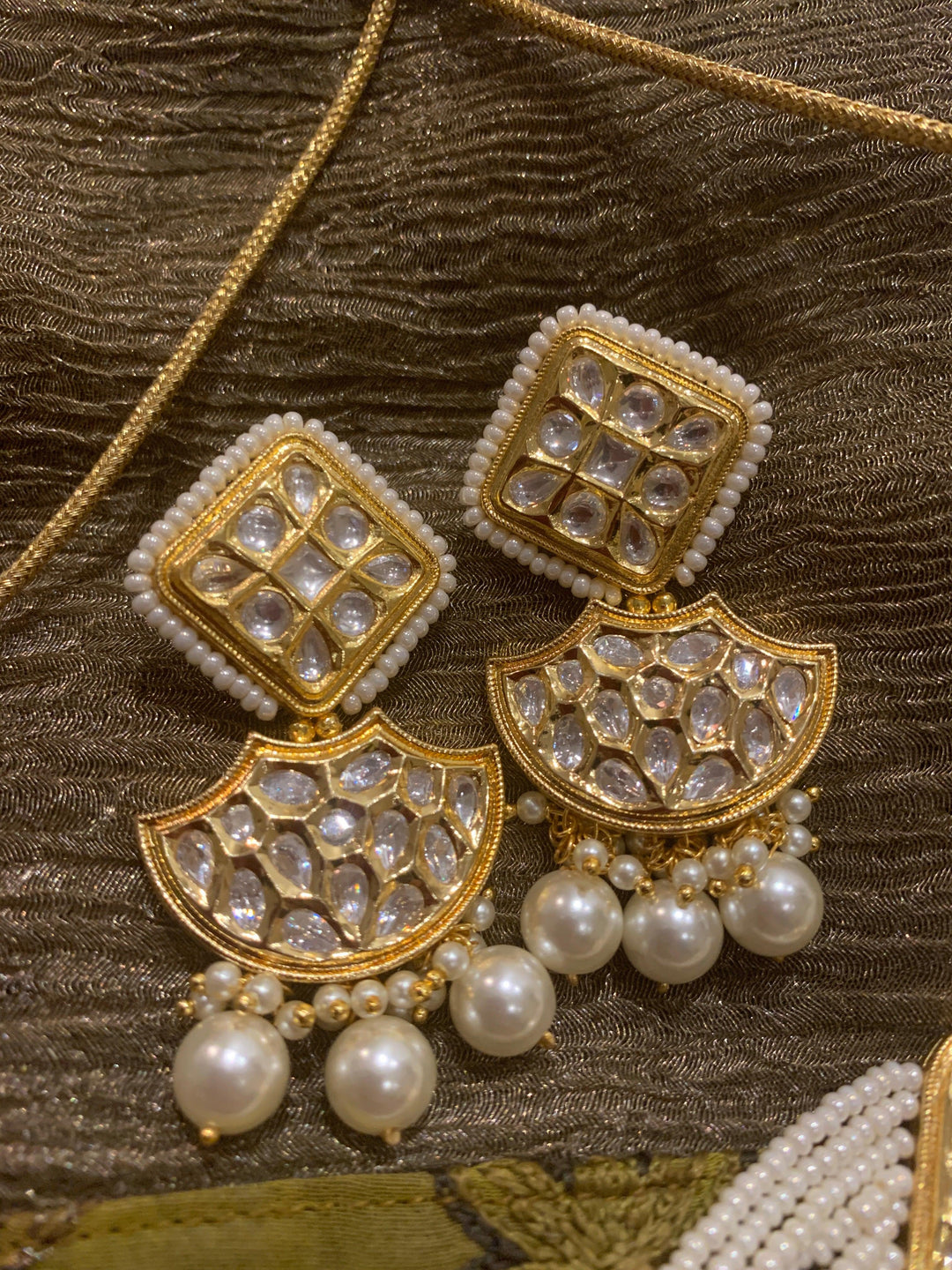 Scintillating Kundan Choker with Earrings - SHIVKA