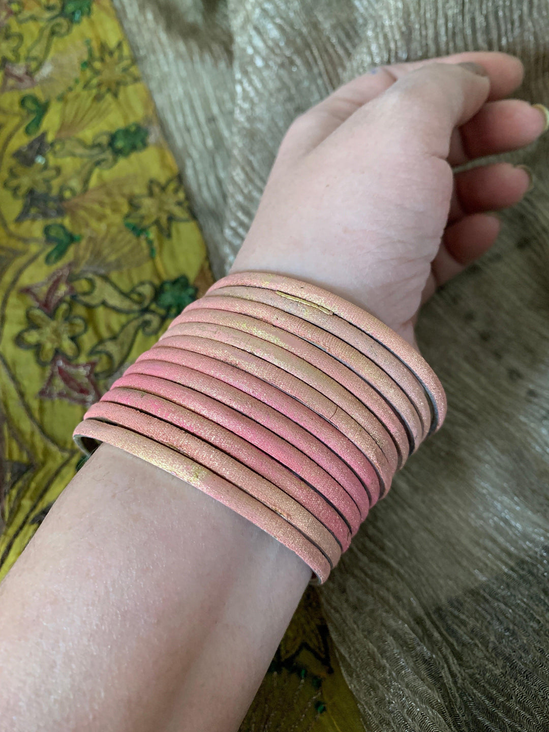 Shades of pink and gold - SHIVKA