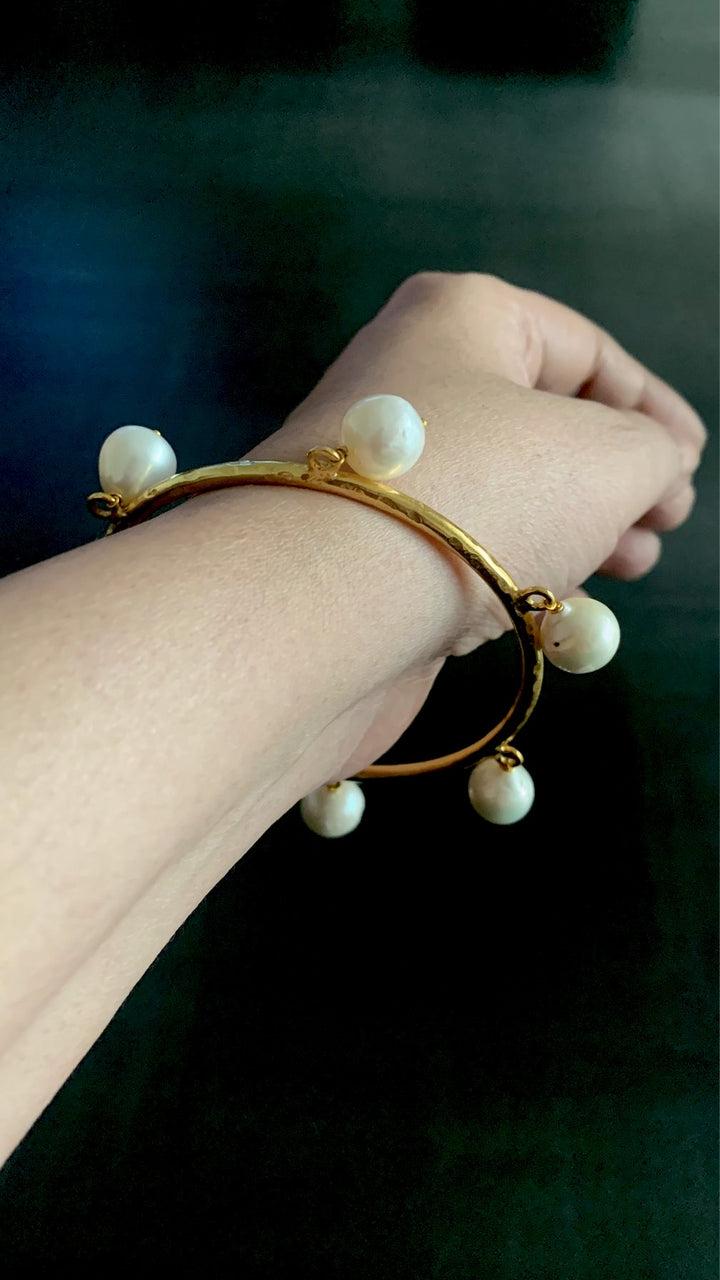 Elegant Pearls Bangle