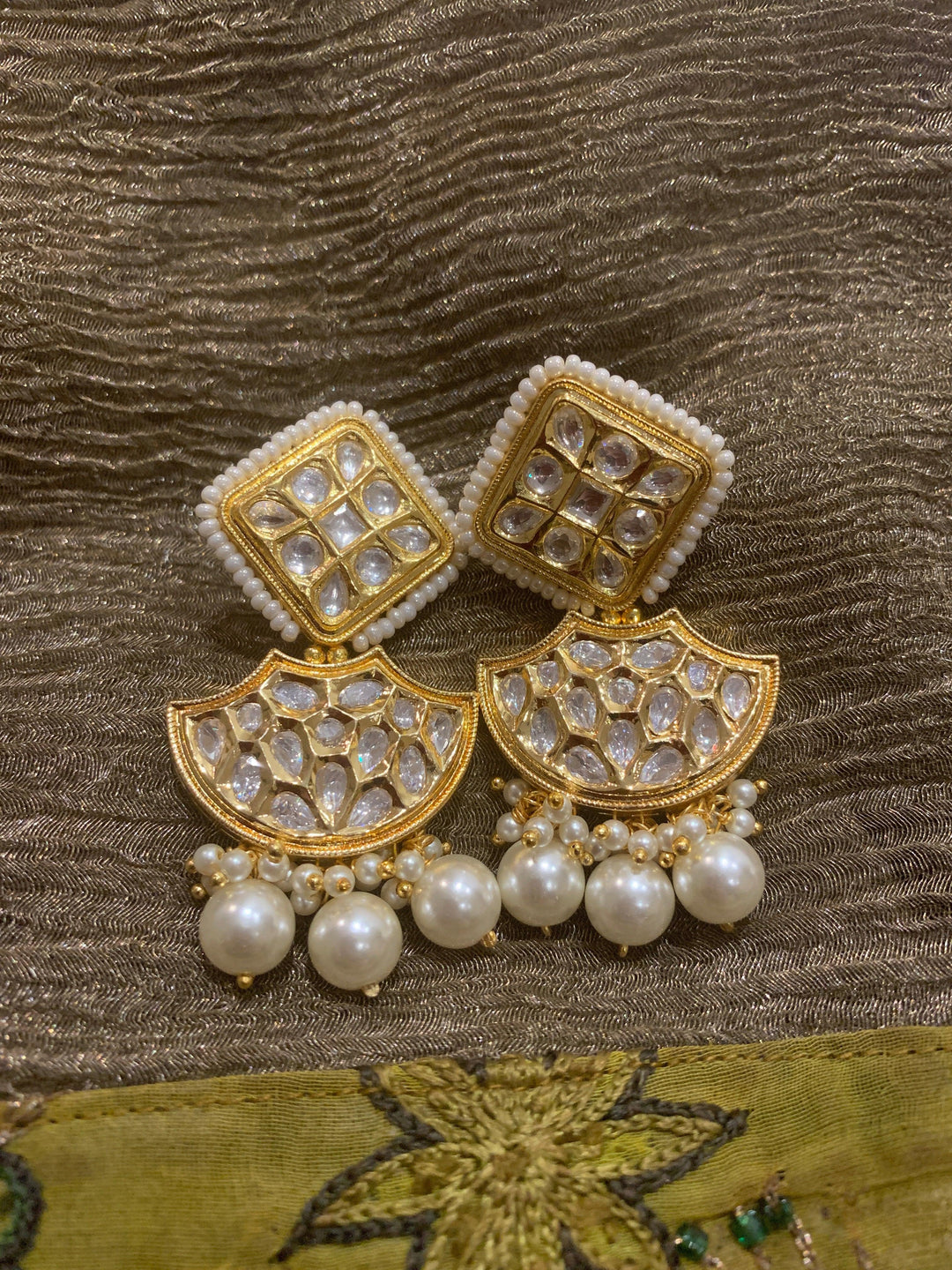 Scintillating Kundan Choker with Earrings - SHIVKA