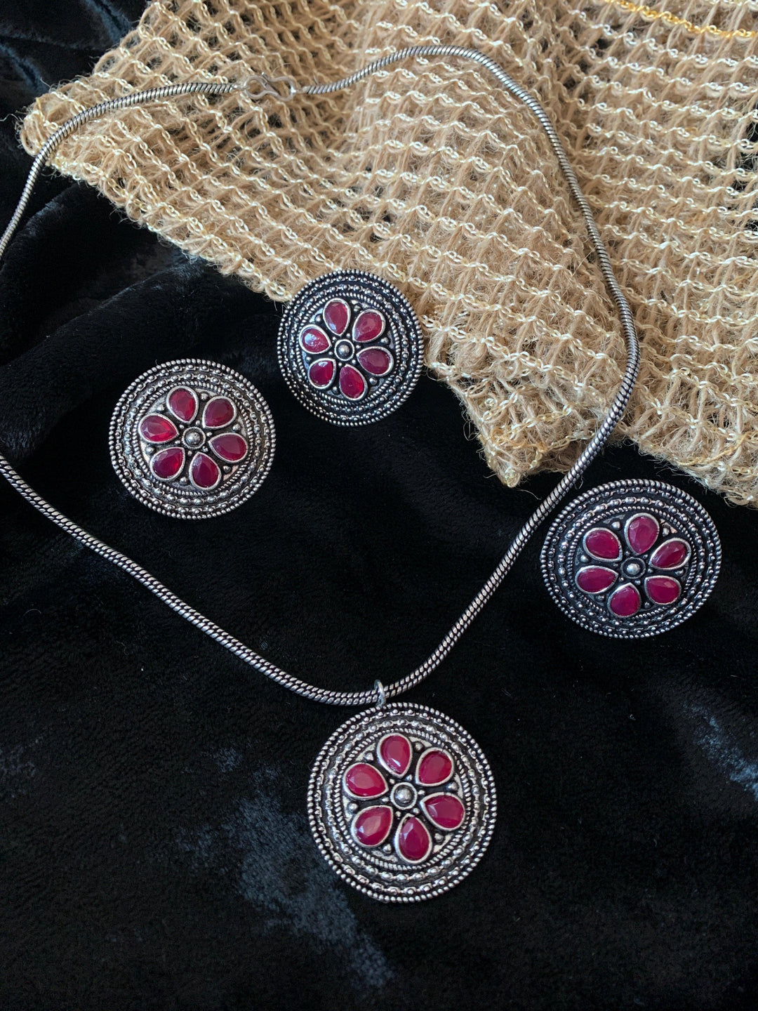 Red Pendant Necklace Set - SHIVKA
