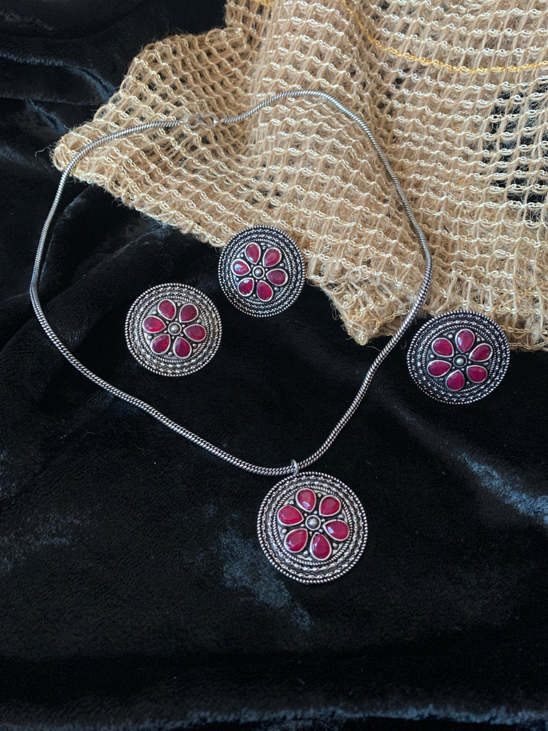 Red Pendant Necklace Set - SHIVKA