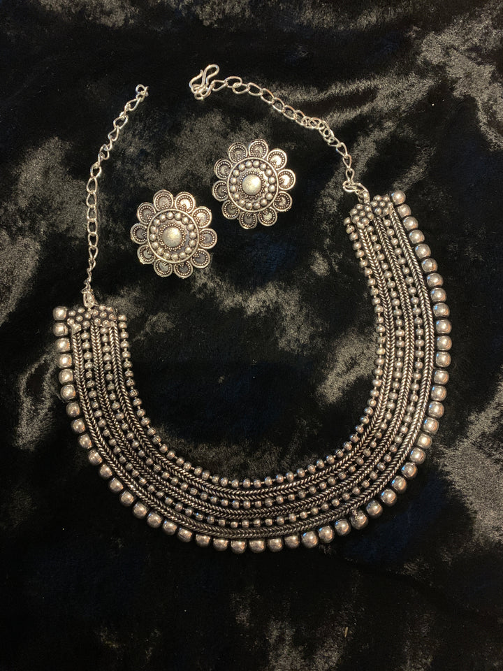 Embroidery Fashion Necklace with Flower Studs