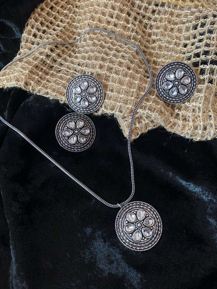 Pendant Necklace set - SHIVKA