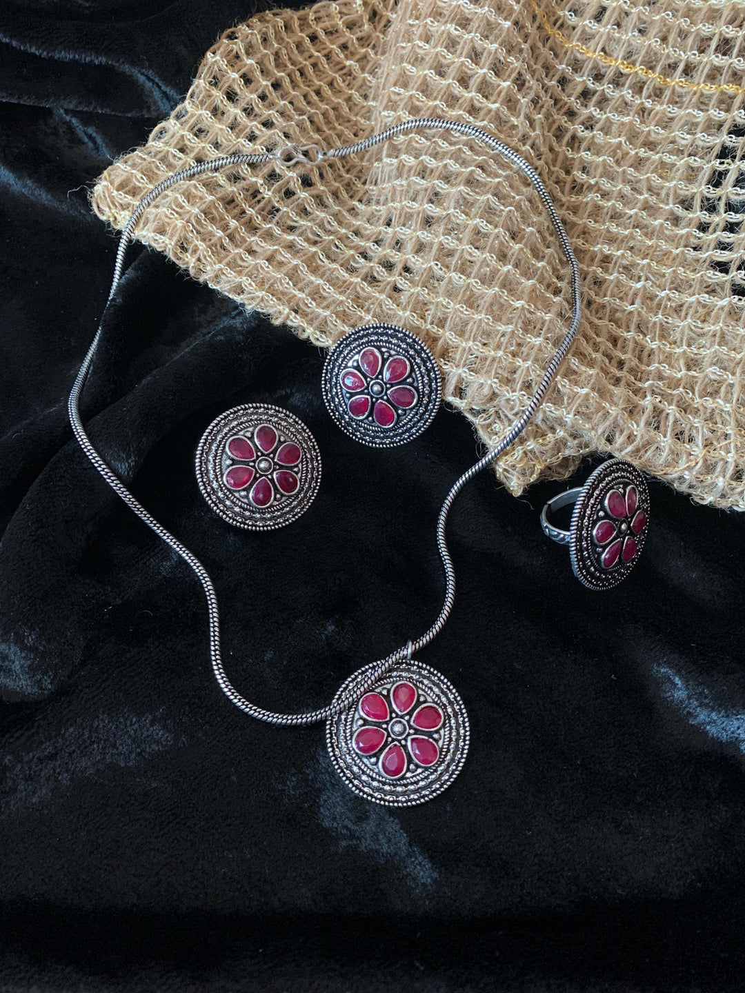 Red Pendant Necklace Set - SHIVKA