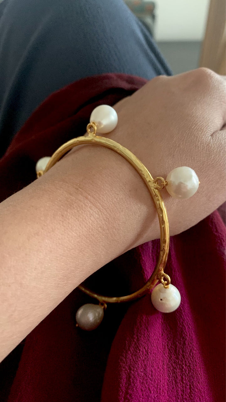 Elegant Pearls Bangle