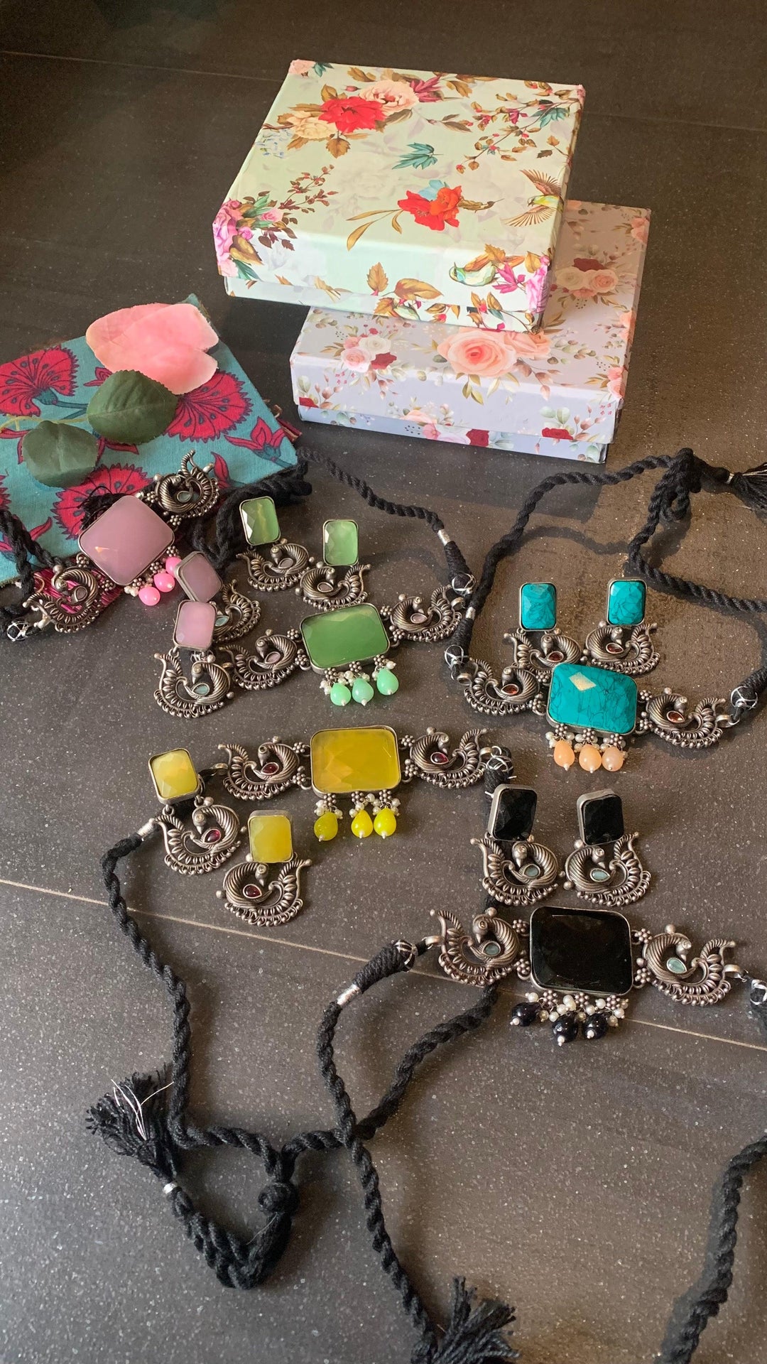 Vintage Stones Choker with Statement Earrings - SHIVKA