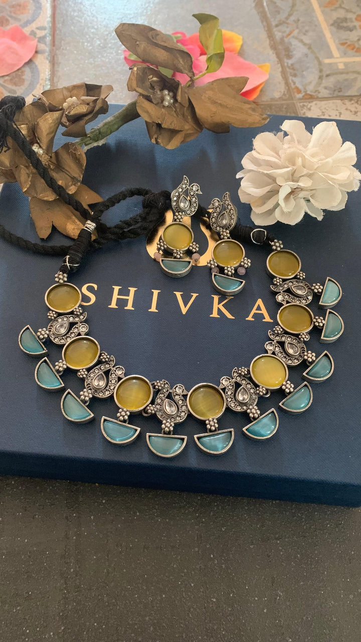 Vintage Artistic Necklace with Statement Earrings - SHIVKA