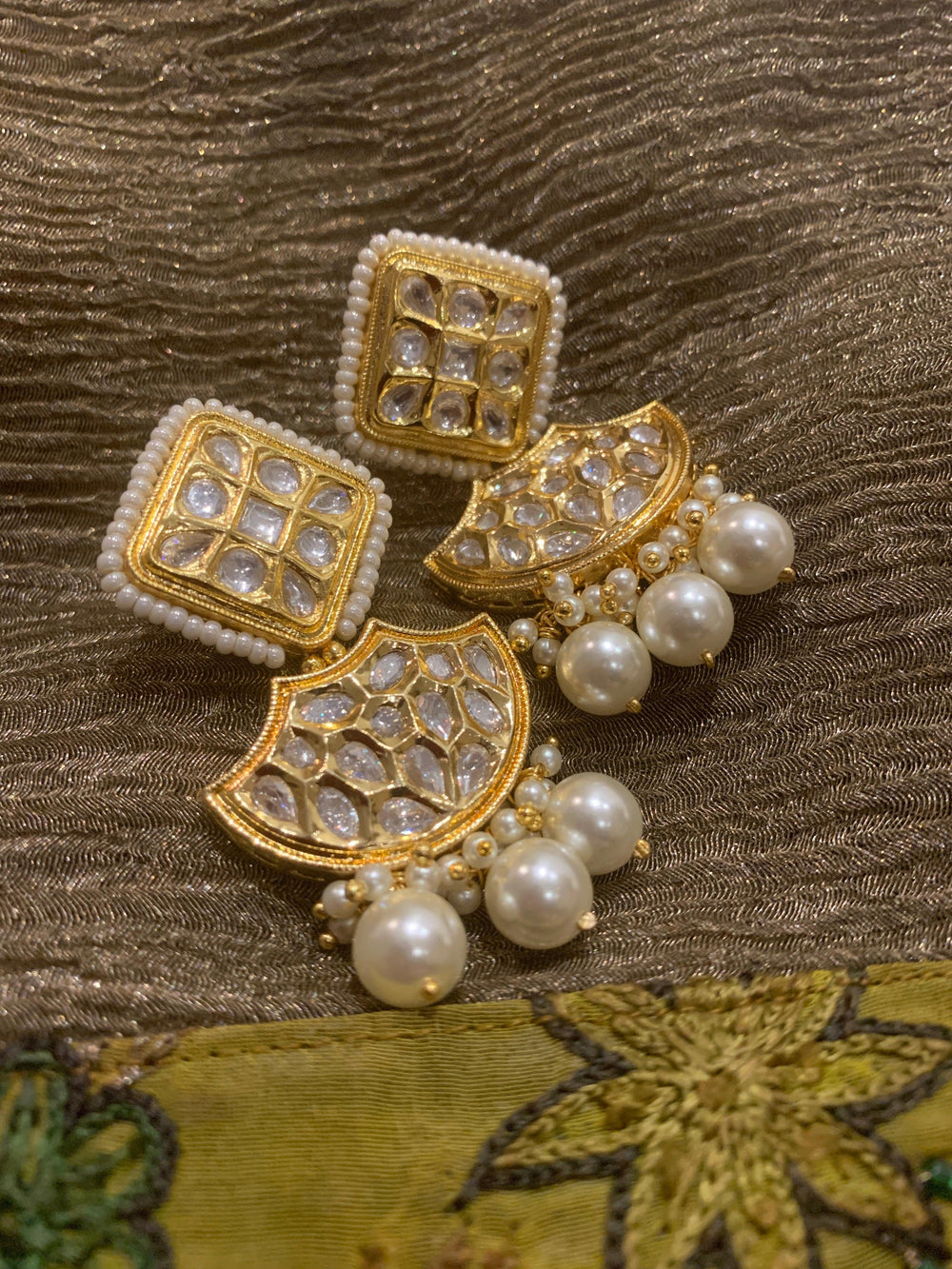 Scintillating Kundan Choker with Earrings - SHIVKA