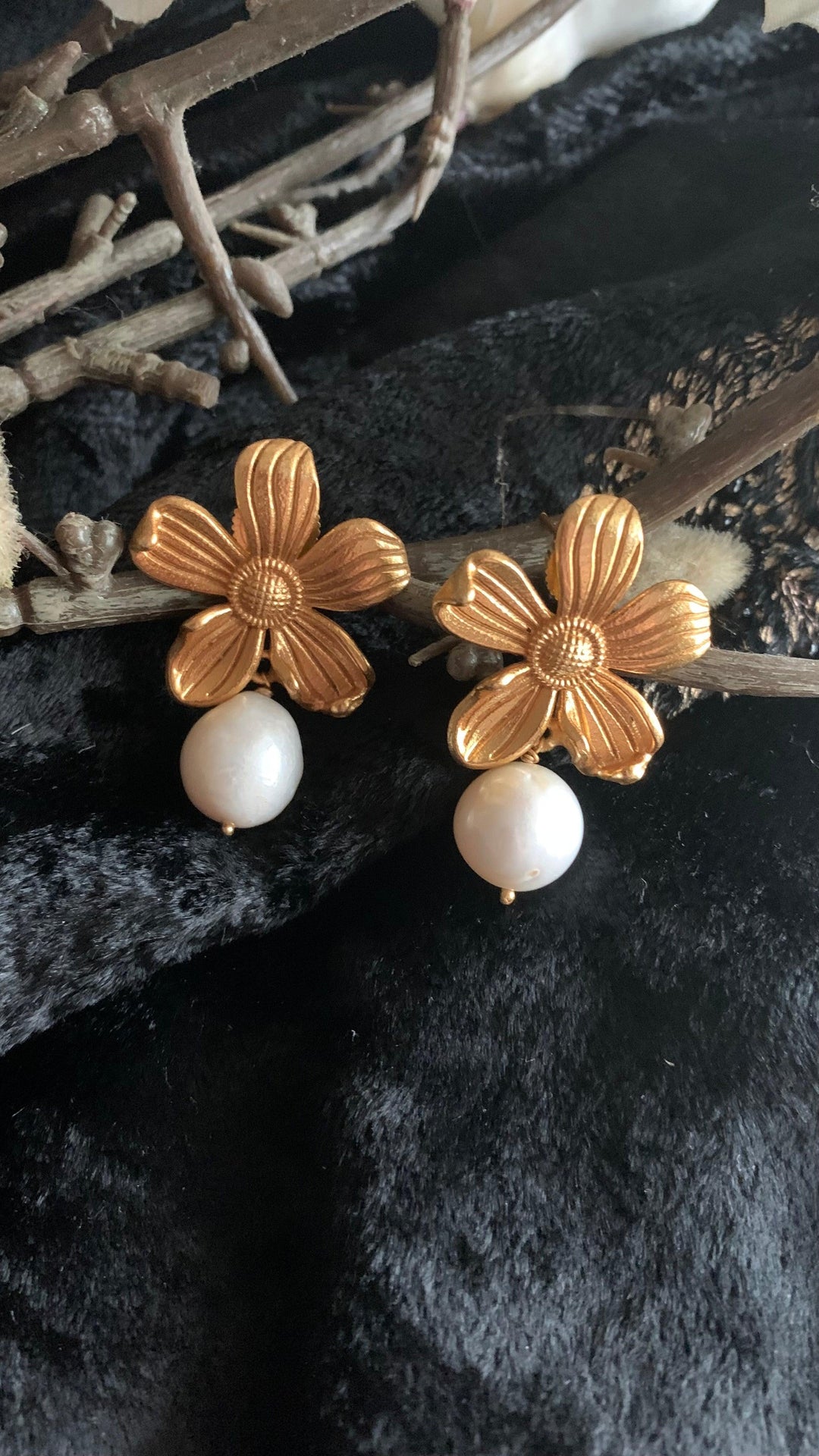 Pearl Drops Flower Earrings - SHIVKA