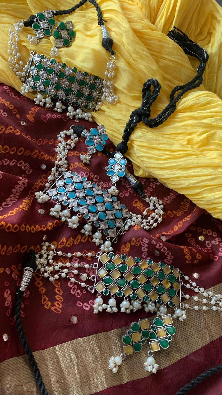 Beautiful Stones and Pearls Choker with Earrings