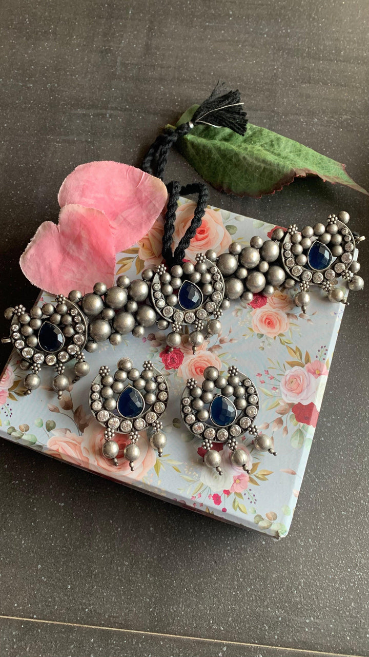 Vintage Artistic Choker with Oversized Studs - SHIVKA