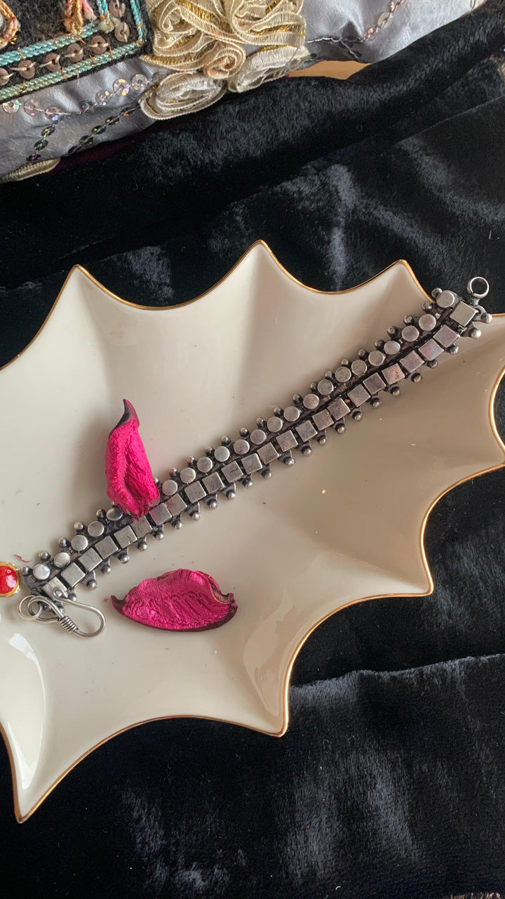 Trendy Antique Bracelet - SHIVKA