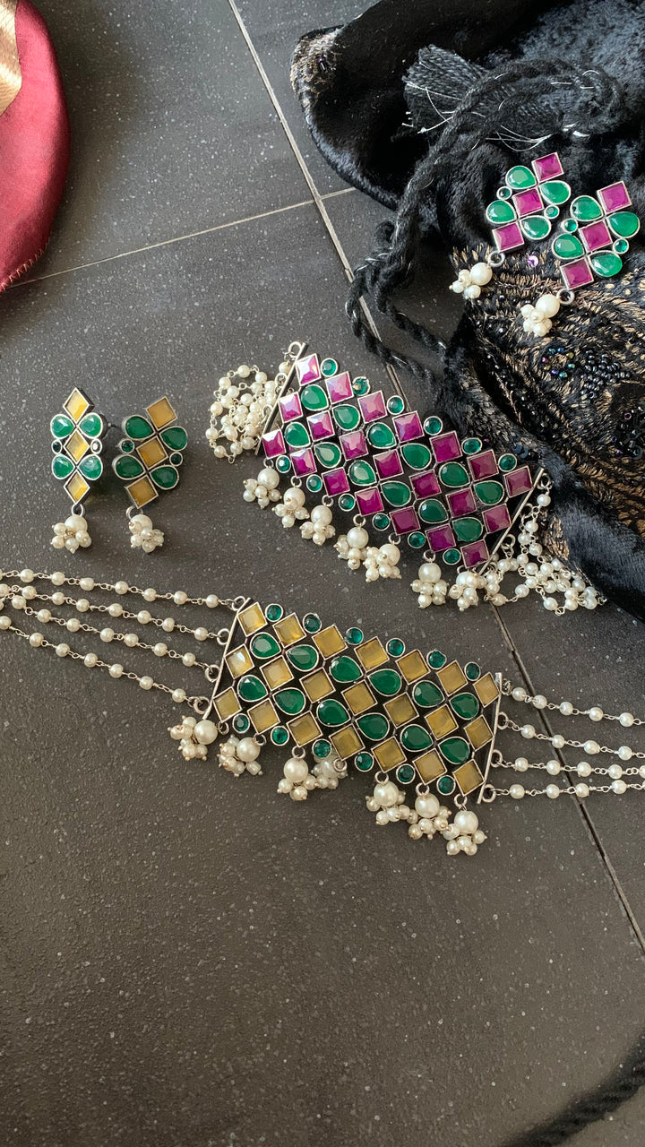 Beautiful Stones and Pearls Choker with Earrings