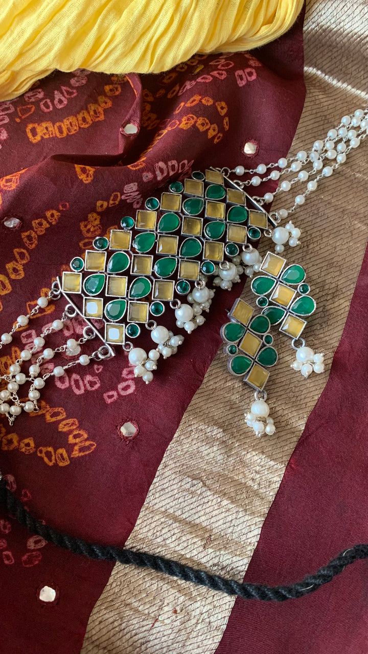 Beautiful Stones and Pearls Choker with Earrings