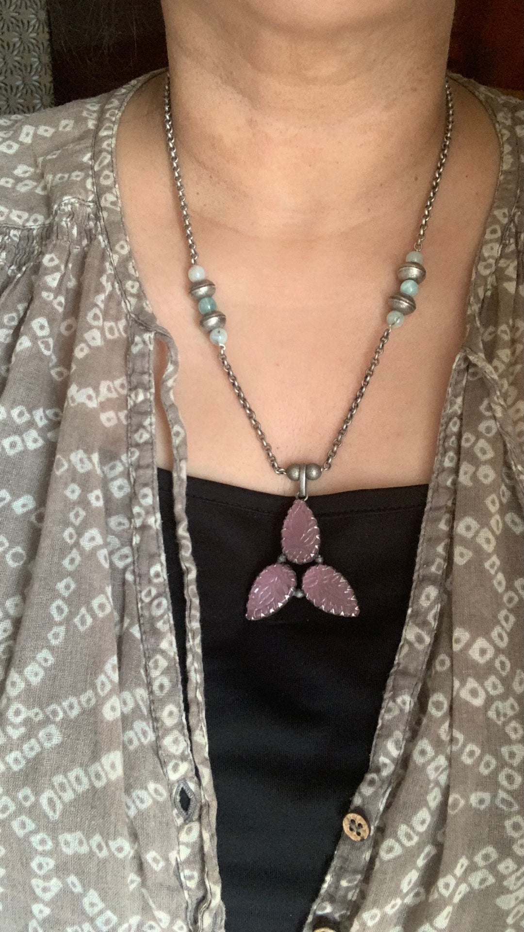 Beautiful Carved Leaves Necklace with Studs