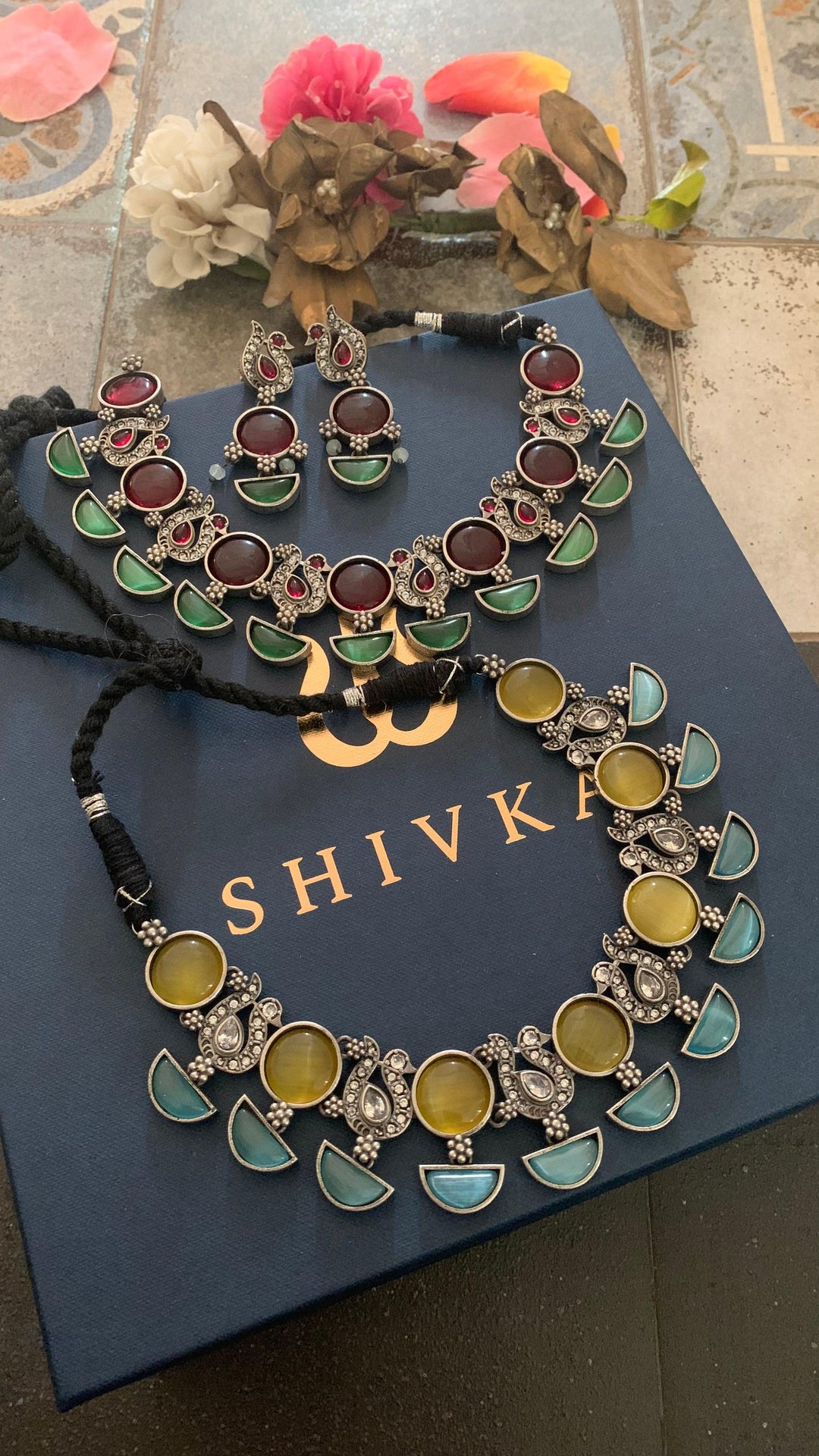 Vintage Artistic Necklace with Statement Earrings - SHIVKA