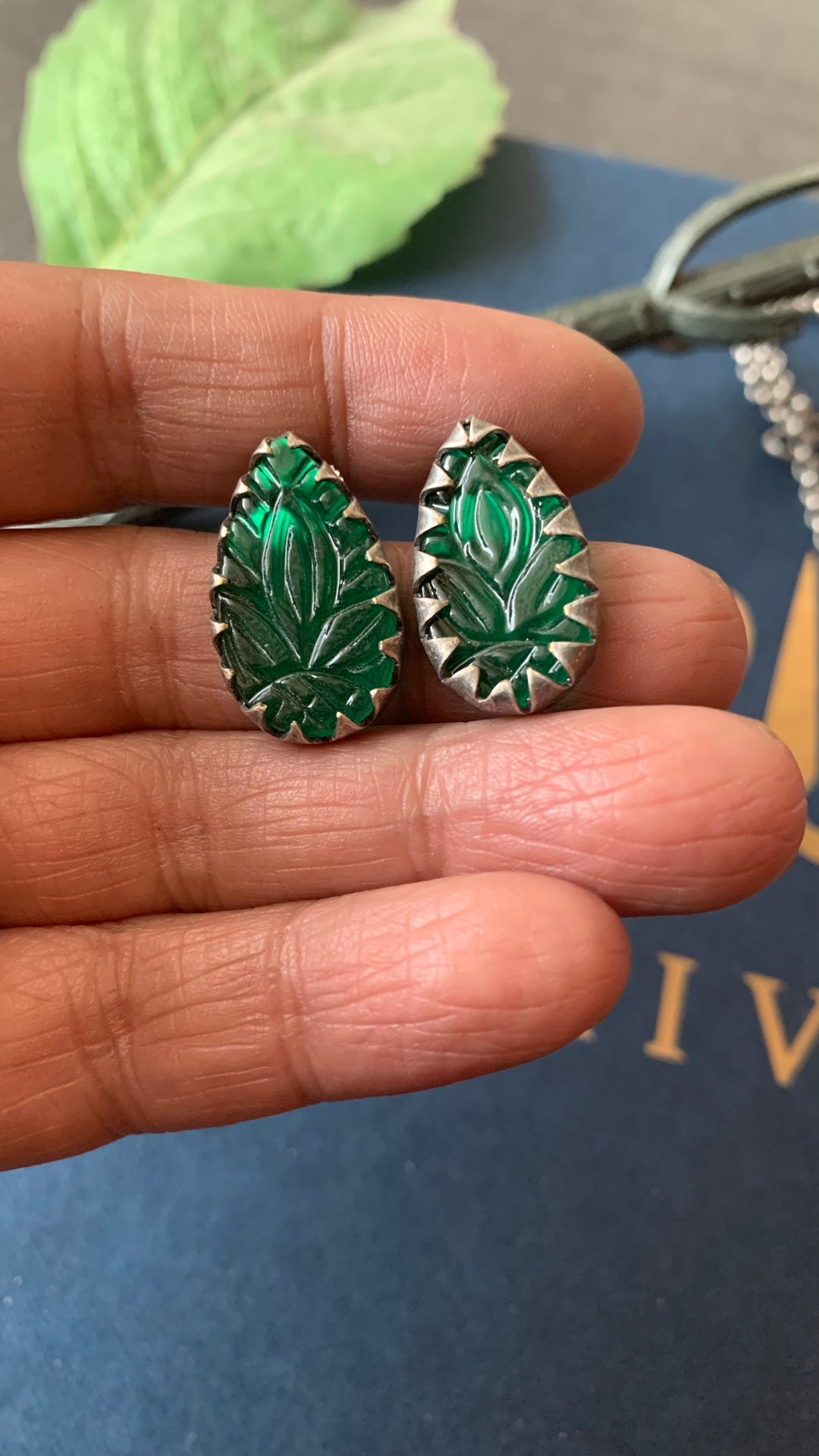 Beautiful Carved Leaves Necklace with Studs