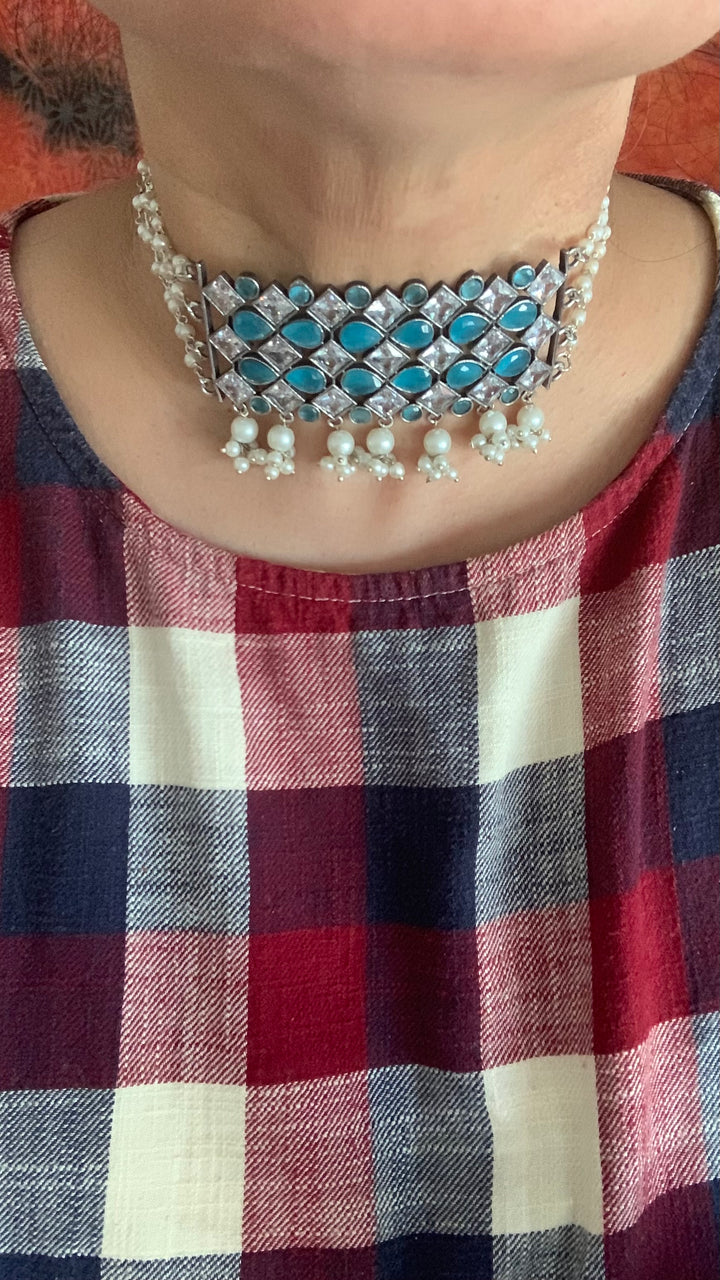 Beautiful Stones and Pearls Choker with Earrings