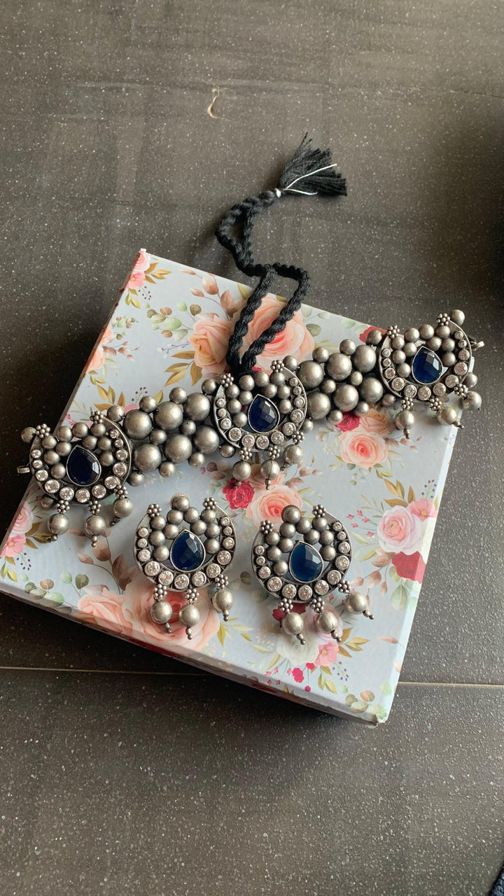 Vintage Artistic Choker with Oversized Studs - SHIVKA