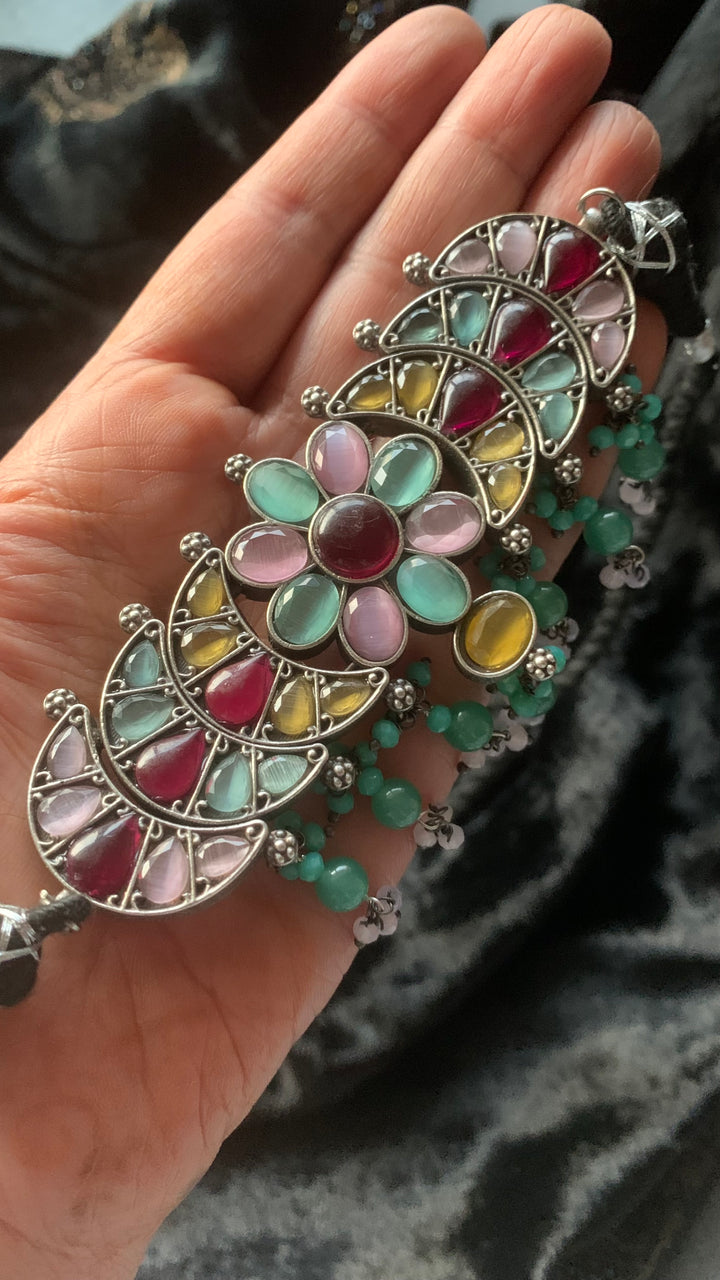 Artistic Stones Choker with Statement Earrings