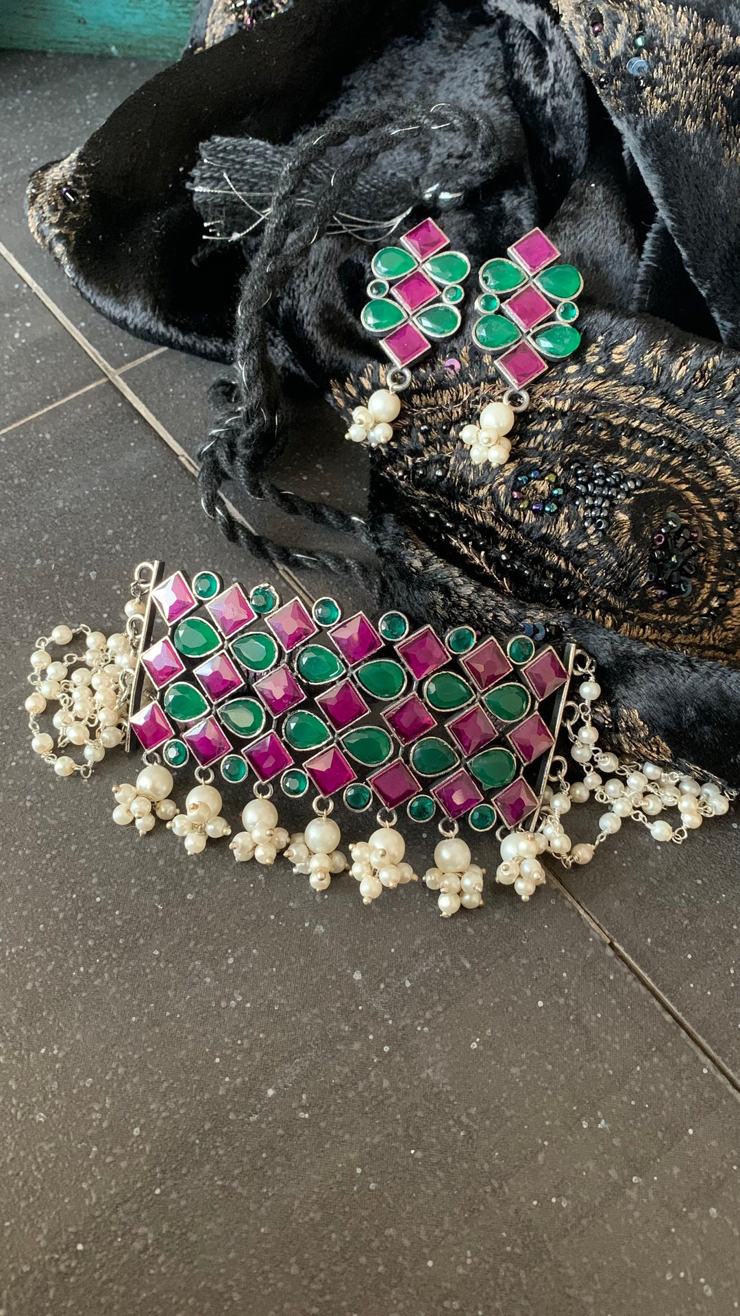 Beautiful Stones and Pearls Choker with Earrings