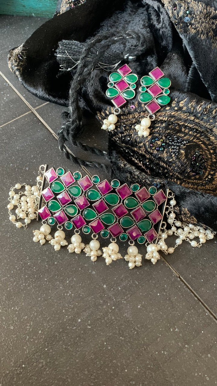 Beautiful Stones and Pearls Choker with Earrings